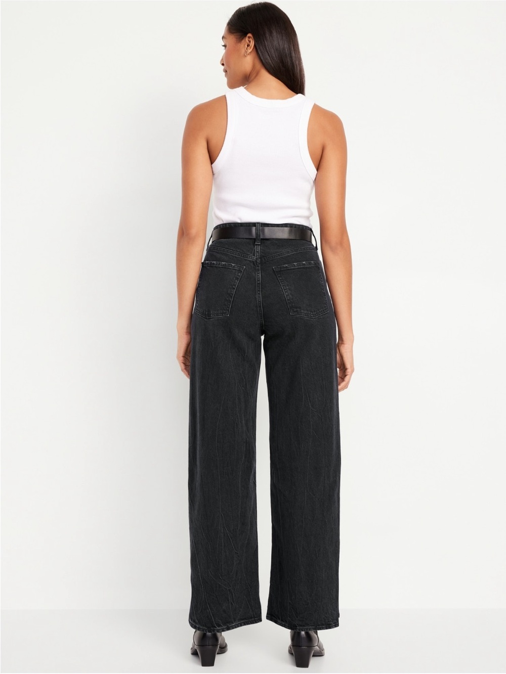 Old Navy High-Rise Wide Leg Jeans in Black Wash - Picture 2 of 5